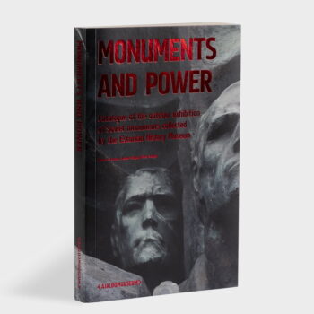 Monumendid ja võim. Eesti Ajaloomuuseumi kogutud nõukogudeaegsete monumentide väliekspositsiooni inglise keelne kataloog