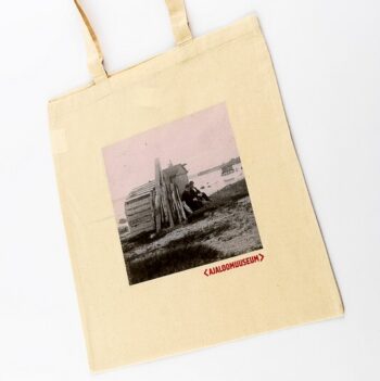 riidest kott mere ääres